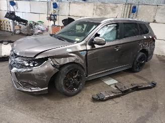 Vrakbiler auto Mitsubishi Outlander Outlander (GF/GG) SUV 2.4 16V PHEV 4x4 (4B12) [165kW]  (09-2019/12-202=
2) 2020/3
