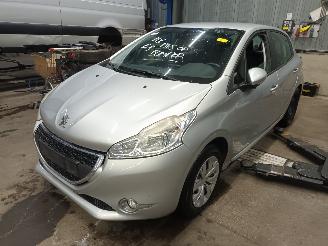 Vrakbiler auto Peugeot 208 208 I (CA/CC/CK/CL) Hatchback 1.2 Vti 12V PureTech 82 (EB2F(HMZ)) [60k=
W]  (03-2012/12-2019) 2013/3