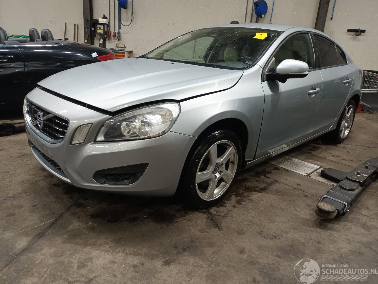 Volvo S-60 S60 II (FS) Sedan 2.0 D3 20V (D5204T2) [120kW]  (04-2010/12-2014)