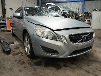 Volvo S-60 S60 II (FS) Sedan 2.0 D3 20V (D5204T2) [120kW]  (04-2010/12-2014) picture 2