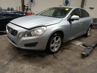Uttjänta bilar auto Volvo S-60 S60 II (FS) Sedan 2.0 D3 20V (D5204T2) [120kW]  (04-2010/12-2014) 2011/0