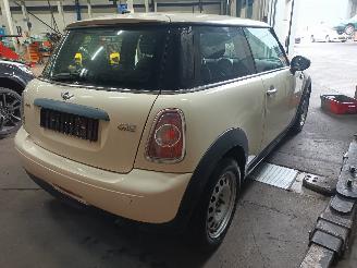 Mini Mini Mini (R56) Hatchback 1.6 16V One (N16-B16A) [55kW]  (03-2010/12-2012) picture 3