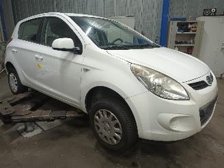 Hyundai I-20 i20 Hatchback 1.2i 16V (G4LA) [57kW]  (09-2008/12-2012) picture 2