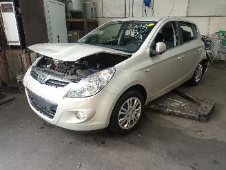 Uttjänta bilar auto Hyundai I-20 i20 Hatchback 1.2i 16V (G4LA) [57kW]  (09-2008/12-2012) 2010/2