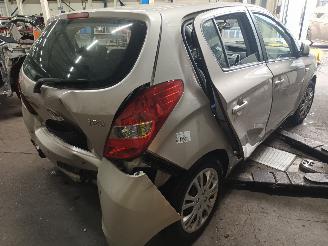 Hyundai I-20 i20 Hatchback 1.2i 16V (G4LA) [57kW]  (09-2008/12-2012) picture 3