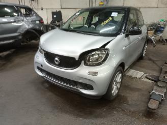 Schadeauto Smart Forfour Forfour (453) Hatchback 5-drs 1.0 12V (M281.920) [52kW]  (07-2014/...)= 2015/10