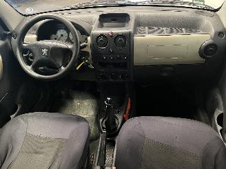 Peugeot Partner Partner Combispace MPV 1.6 16V (TU5JP4(NFU)) [80kW]  (07-2001/03-2008)= picture 13