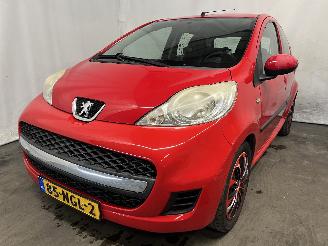 uszkodzony samochody osobowe Peugeot 107 107 Hatchback 1.0 12V (384F(1KR)) [50kW]  (06-2005/05-2014) 2010/9