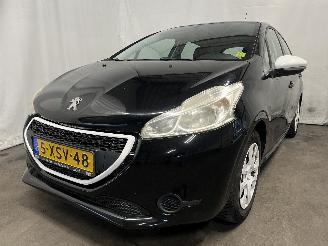 skadebil auto Peugeot 208 208 I (CA/CC/CK/CL) Hatchback 1.0 Vti 12V PureTech (EB0(ZMZ)) [50kW]  =
(03-2012/12-2019) 2014/10