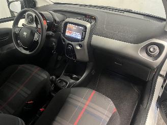 Peugeot 108 108 Hatchback 1.0 12V (1KRFE(CFB)) [51kW]  (05-2014/...) picture 16
