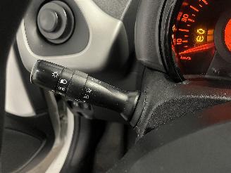 Peugeot 108 108 Hatchback 1.0 12V (1KRFE(CFB)) [51kW]  (05-2014/...) picture 24