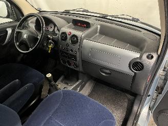 Peugeot Partner Partner Combispace MPV 1.6 16V (TU5JP4(NFU)) [80kW]  (07-2001/03-2008)= picture 11