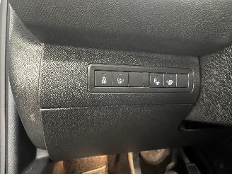 Peugeot 308 308 (L3/L8/LB/LH/LP) Hatchback 5-drs 1.2 12V e-THP PureTech 130 (EB2DT=
S(HNY)) [96kW]  (11-2013/06-2021) picture 26
