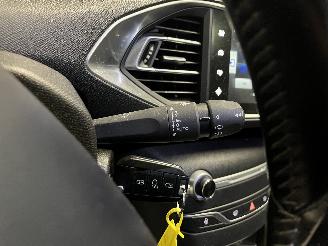 Peugeot 308 308 SW (L4/L9/LC/LJ/LR) Combi 5-drs 1.2 12V e-THP PureTech 110 (EB2DT(=
HNZ)) [81kW]  (03-2014/12-2021) picture 22