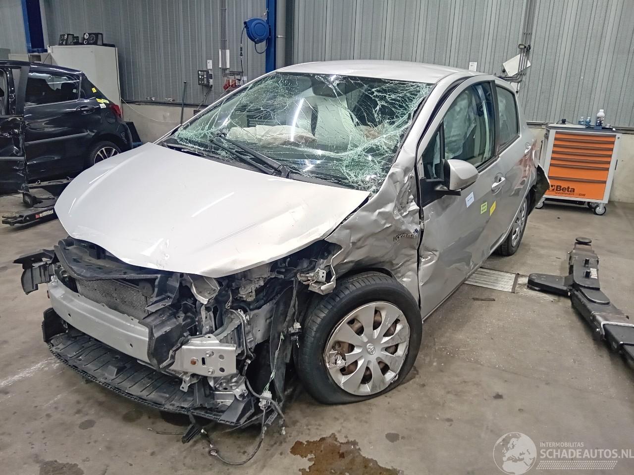 Toyota Yaris Yaris III (P13) Hatchback 1.5 16V Hybrid (1NZ-FXE) [74kW]  (03-2012/09=
-2020)