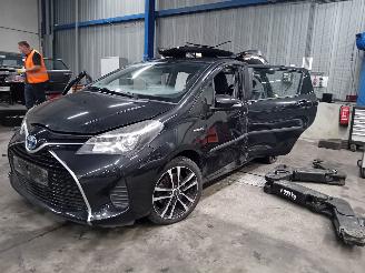 Vrakbiler auto Toyota Yaris Yaris III (P13) Hatchback 1.5 16V Hybrid (1NZ-FXE) [74kW]  (03-2012/09=
-2020) 2015/9