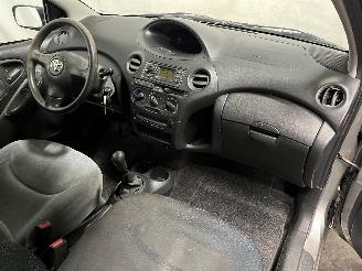 Toyota Yaris Yaris (P1) Hatchback 1.3 16V VVT-i (2SZFE) [64kW]  (04-2002/09-2005) picture 17