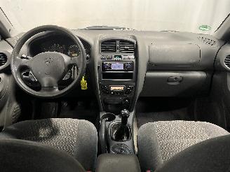 Hyundai Santa Fe Santa Fe I SUV 2.0 16V 4x2 (G4JP) [99kW]  (08-2001/02-2006) picture 19