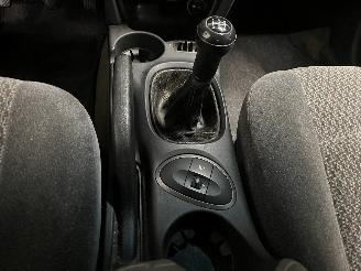 Hyundai Santa Fe Santa Fe I SUV 2.0 16V 4x2 (G4JP) [99kW]  (08-2001/02-2006) picture 22