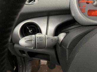 Mini Mini Mini (R50/53) Hatchback 1.6 16V Cooper S (W11-B16A) [120kW]  (03-2002/=
09-2006) picture 22