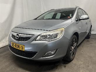 Auto incidentate Opel Astra Astra J Sports Tourer (PD8/PE8/PF8) Combi 1.4 16V ecoFLEX (A14XER(Euro=
 5)) [74kW]  (10-2010/10-2015) 2011/5