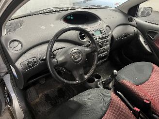 Toyota Yaris Yaris (P1) Hatchback 1.3 16V VVT-i (2SZFE) [64kW]  (04-2002/09-2005) picture 15