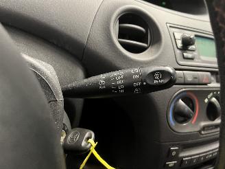 Toyota Yaris Yaris (P1) Hatchback 1.3 16V VVT-i (2SZFE) [64kW]  (04-2002/09-2005) picture 19