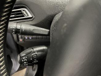 Peugeot 308 308 SW (L4/L9/LC/LJ/LR) Combi 5-drs 1.6 BlueHDi 120 (DV6FC(BHZ)) [88kW=
]  (03-2014/12-2021) picture 20
