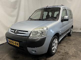 Vaurioauto  passenger cars Peugeot Partner Partner Combispace MPV 1.6 16V (TU5JP4(NFU)) [80kW]  (07-2001/03-2008)= 2005/3