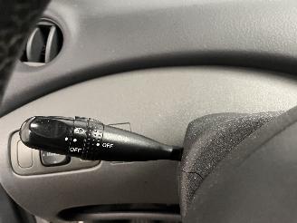 Toyota Yaris Yaris (P1) Hatchback 1.0 16V VVT-i (1SZFE) [48kW]  (03-2003/09-2005) picture 24