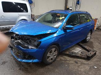 Uttjänta bilar auto Skoda Fabia Fabia III Combi (NJ5) Combi 5-drs 1.2 TSI 16V Greentech (CJZC(Euro 6))=
 [66kW]  (10-2014/12-2022) 2015/7