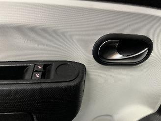 Renault Twingo Twingo III (AH) Hatchback 5-drs 1.0 SCe 70 12V (H4D-400(H4D-A4)) [52kW=
]  (09-2014/04-2019) picture 25