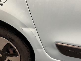 Renault Twingo Twingo III (AH) Hatchback 5-drs 1.0 SCe 70 12V (H4D-400(H4D-A4)) [52kW=
]  (09-2014/04-2019) picture 9