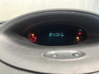 Toyota Yaris Yaris (P1) Hatchback 1.3 16V VVT-i (2SZFE) [64kW]  (04-2002/09-2005) picture 17
