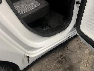 Renault Twingo Twingo III (AH) Hatchback 5-drs 1.0 SCe 70 12V (H4D-400(H4D-A4)) [52kW=
]  (09-2014/04-2019) picture 8