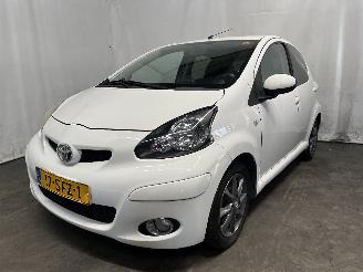 Voiture accidenté Toyota Aygo Aygo (B10) Hatchback 1.0 12V VVT-i (1KR-FE) [50kW]  (07-2005/05-2014) 2011/9