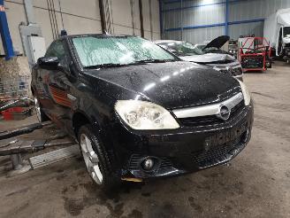 Opel Tigra Tigra Twin Top Cabrio 1.8 16V (Z18XE(Euro 4)) [92kW]  (06-2004/12-2010=
) picture 2