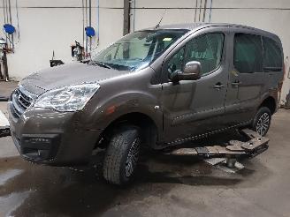 Vrakbiler auto Peugeot Partner Partner Tepee (7A/B/C/D/E/F/G/J/P/S) MPV 1.6 16V Phase 1 (TU5JP4(NFU))=
 [80kW]  (04-2008/02-2012) 2010/4