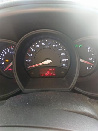 Kia Rio Rio III (UB) Hatchback 1.2 CVVT 16V (G4LA5) [63kW]  (09-2011/12-2017) picture 2