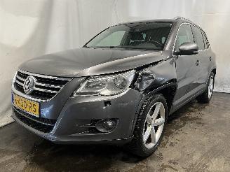 uszkodzony samochody osobowe Volkswagen Tiguan Tiguan (5N1/2) SUV 1.4 TSI 16V (CAVA(Euro 5)) [110kW]  (05-2008/07-201=
8) 2011/6