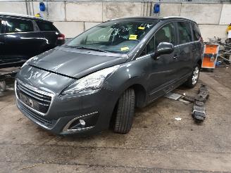rozbiórka samochody osobowe Peugeot 5008 5008 I (0A/0E) MPV 1.2 12V e-THP PureTech 130 (EB2DTS(HNY)) [96kW]  (0=
1-2015/03-2017) 2017/1