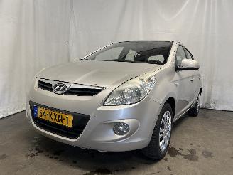 Vaurioauto  passenger cars Hyundai I-20 i20 Hatchback 1.2i 16V (G4LA) [57kW]  (09-2008/12-2012) 2010/2