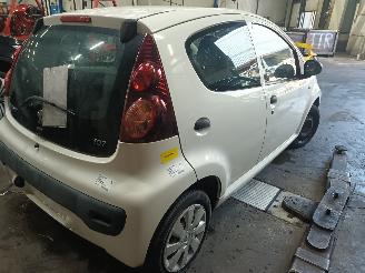 Peugeot 107 107 Hatchback 1.0 12V (384F(1KR)) [50kW]  (06-2005/05-2014) picture 3