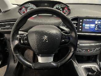 Peugeot 308 308 SW (L4/L9/LC/LJ/LR) Combi 5-drs 1.2 12V e-THP PureTech 130 (EB2DTS=
(HNY)) [96kW]  (03-2014/06-2021) picture 14