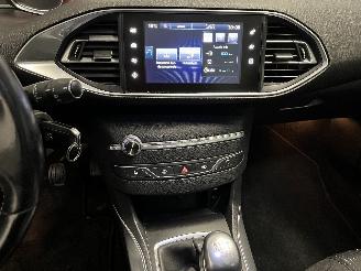 Peugeot 308 308 SW (L4/L9/LC/LJ/LR) Combi 5-drs 1.2 12V e-THP PureTech 130 (EB2DTS=
(HNY)) [96kW]  (03-2014/06-2021) picture 15