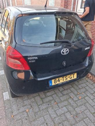 Vaurioauto  passenger cars Toyota Yaris Yaris II (P9) Hatchback 1.3 16V VVT-i (2SZFE) [64kW]  (08-2005/11-2010=
) 2007/1