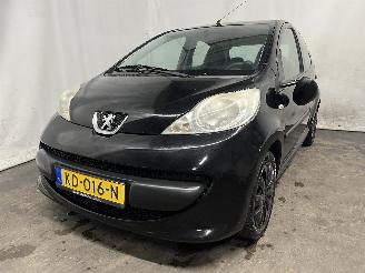 Vaurioauto  passenger cars Peugeot 107 107 Hatchback 1.0 12V (384F(1KR)) [50kW]  (06-2005/05-2014) 2008/4