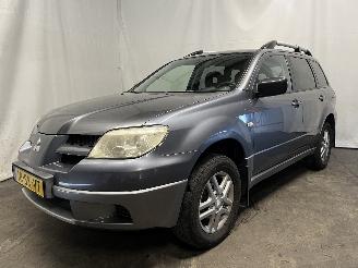 Mitsubishi Outlander Outlander (CU) SUV 2.0 16V 4x2 (4G63(DOHC 16V)) [100kW]  (05-2003/10-2=
006) picture 2