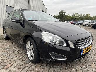 Volvo V-60 V60 I (FW/GW) Combi 2.0 D3 20V (D5204T3) [120kW]  (07-2010/12-2014) picture 6