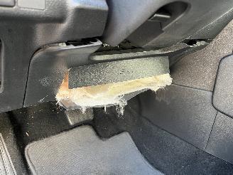 Toyota Auris Auris (E18) Hatchback 5-drs 1.8 16V Hybrid (2ZRFXE) [100kW]  (10-2012/=
03-2019) picture 27